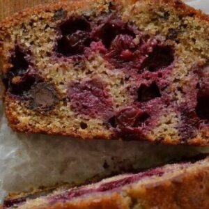 Bananų duona su vyšniomis ir šokoladu