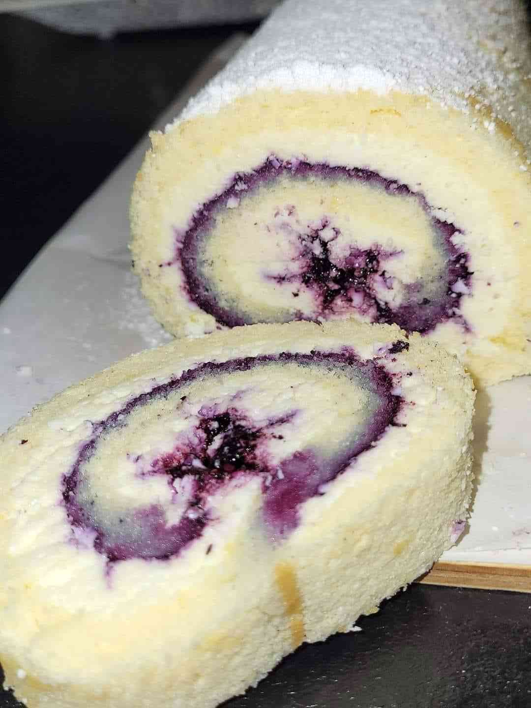 Kuršėnų vyniotinis su mėlynėmis Paruoštas Kuršėnų vyniotinis su mėlynėmis