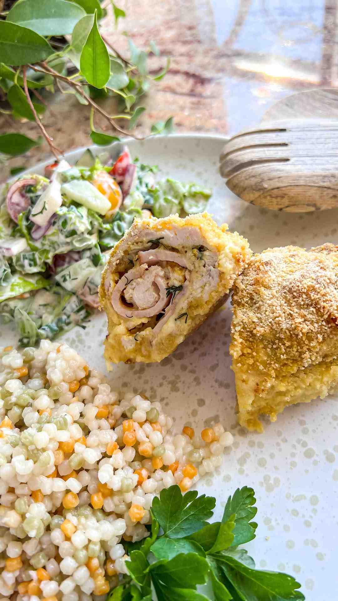Paruošti vištienos suktinukai su kumpiu