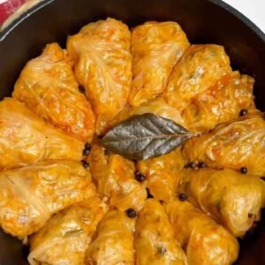Lengvi ir kvapnūs grybų įdaru pagardinti liesi balandėliai