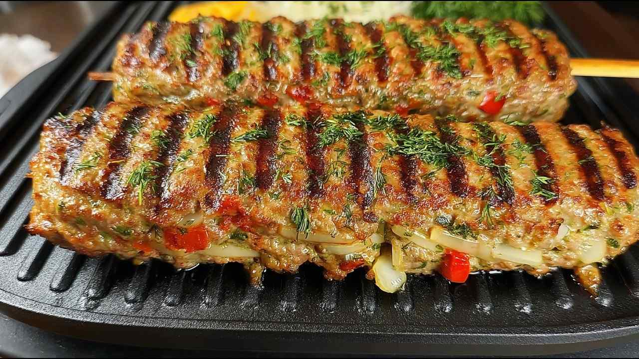 Paruošti maltos mėsos ir daržovių kebabai