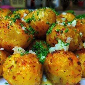 Iškeptos orkaitėje jaunos bulvytės